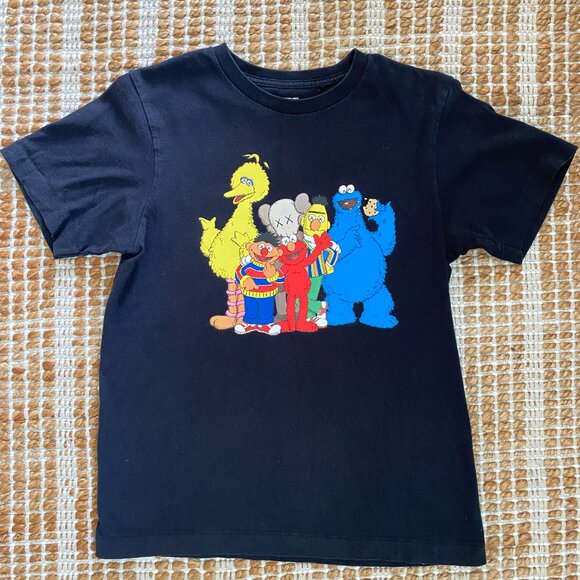 KAWS x Uniqlo x Sesame Street Group 2 Tee – Size Small (US Sizing) – Black - Picture 4 of 10